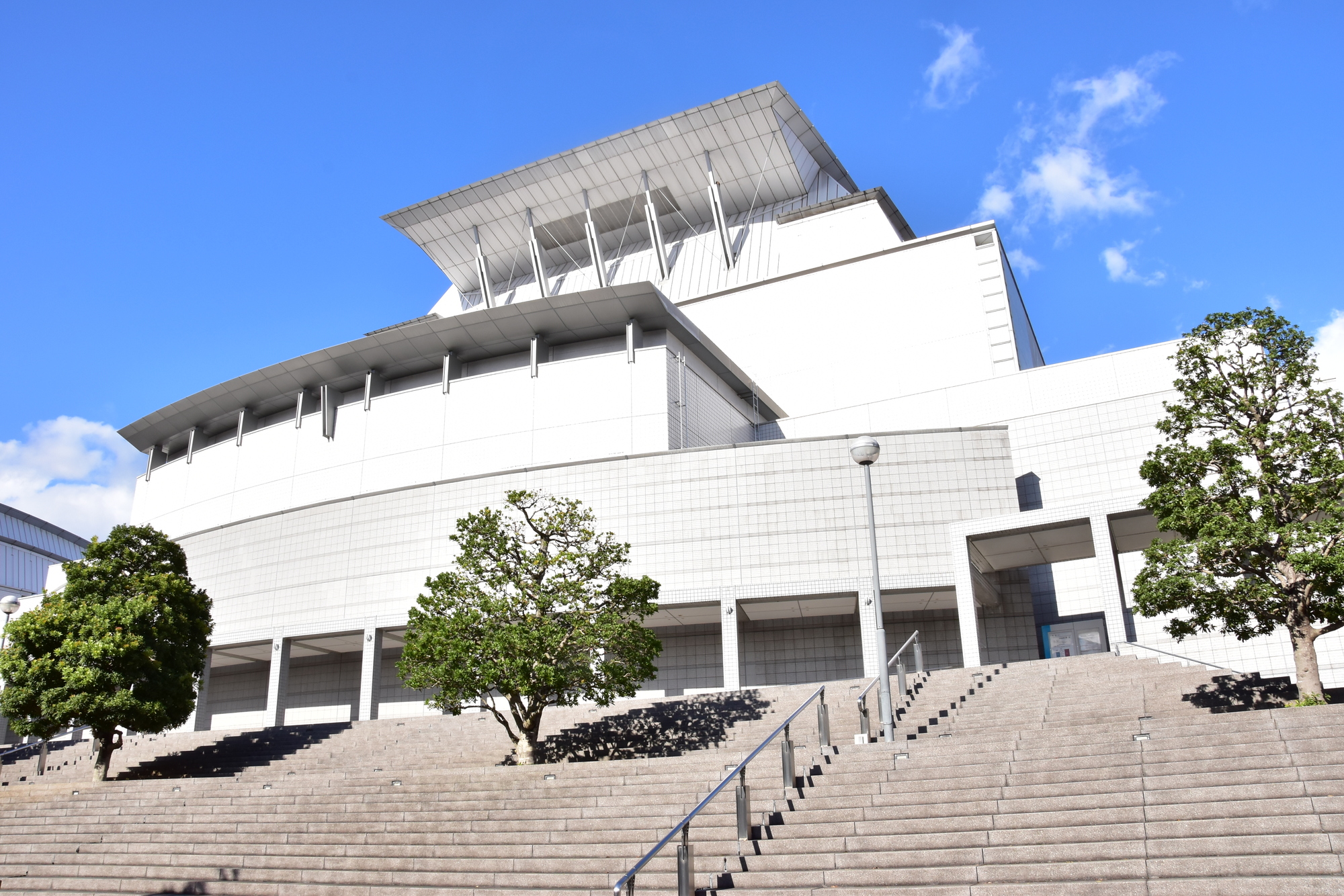 滋賀県立芸術劇場びわ湖ホールの座席表と会場情報